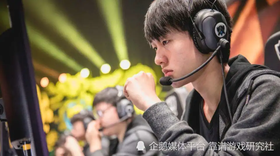 _LOL：MLXG直播吐槽被RNG吸血，倒欠2500万，弹幕回怼自找的_LOL：MLXG直播吐槽被RNG吸血，倒欠2500万，弹幕回怼自找的