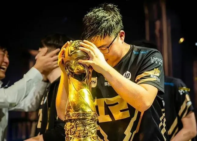 RNG深陷泥淖却有望重生？Uzi、小明、MLXG的回归悬念有多大