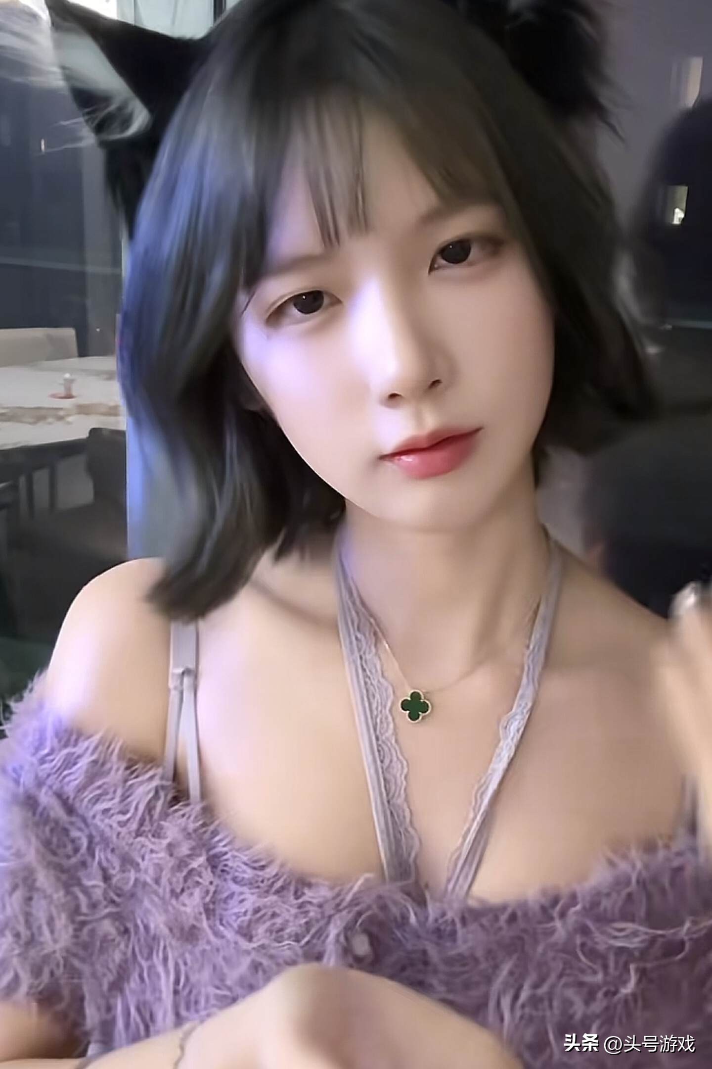 女主播被提问小学问题，四大发明是什么？艾琳回答“灯”引热议！__女主播被提问小学问题，四大发明是什么？艾琳回答“灯”引热议！