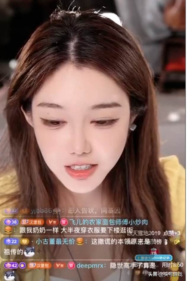 养老院挨打老人的视频_养老院老头抱一下_