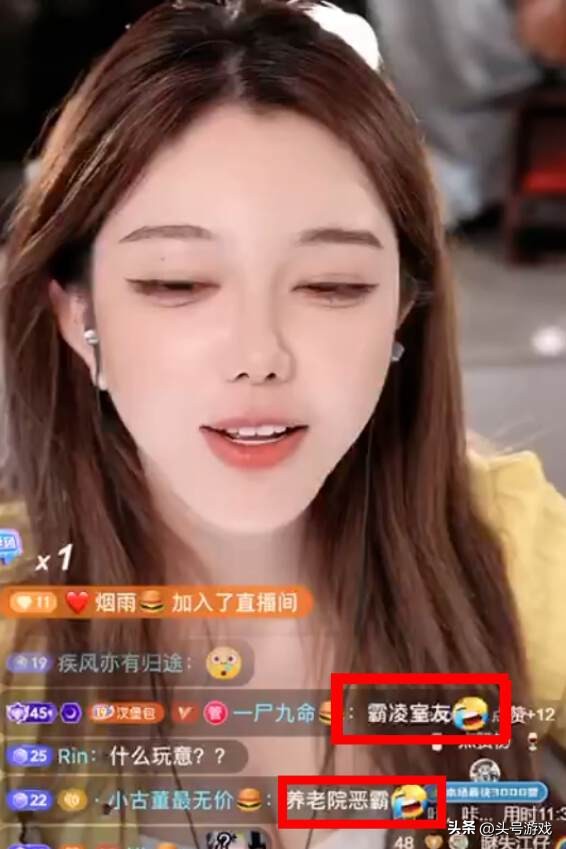 养老院挨打老人的视频_养老院老头抱一下_