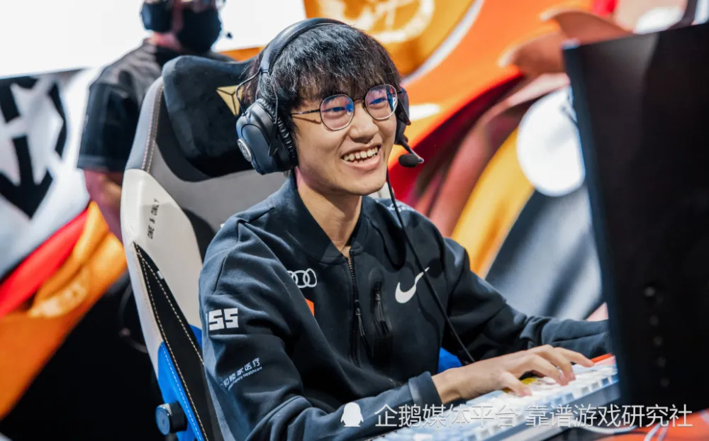LOL：JDG战队老板出面帮助小学弟，欠EDG的钱已经还了，圆满解决__LOL：JDG战队老板出面帮助小学弟，欠EDG的钱已经还了，圆满解决