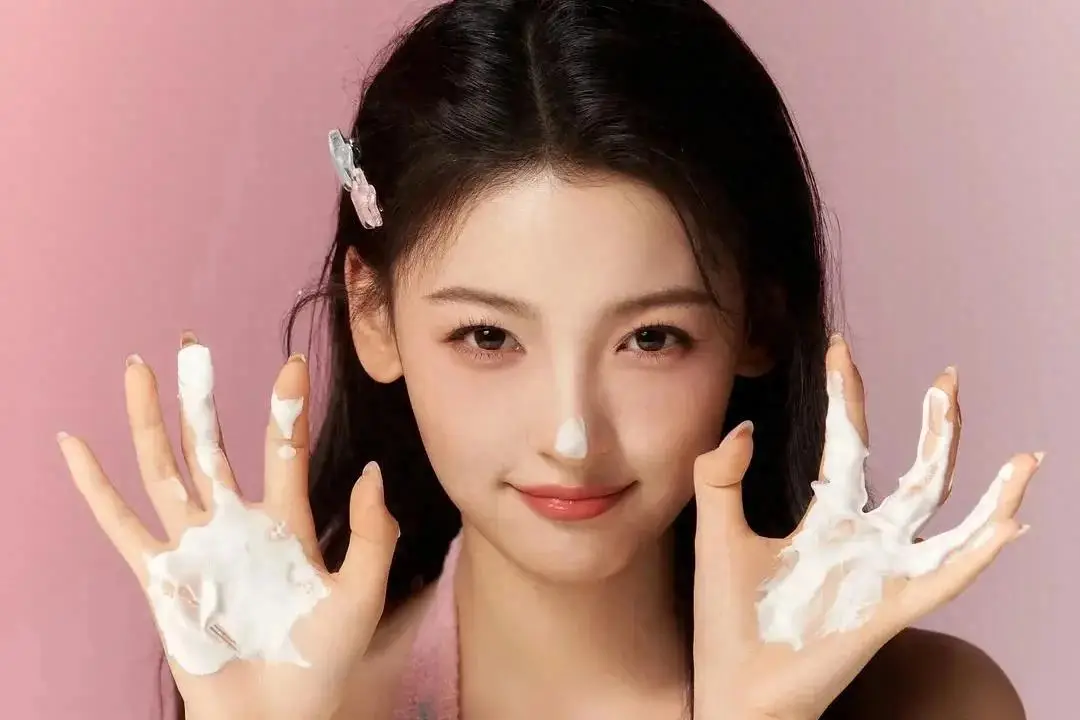 《七根心简》：炸裂！亚凤才是真反派，高能反转直接看呆观众！__《七根心简》：炸裂！亚凤才是真反派，高能反转直接看呆观众！