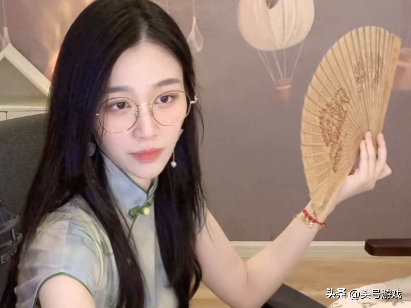 直播行业大揭秘！女主播 PC 冷冷为何转型引热议？