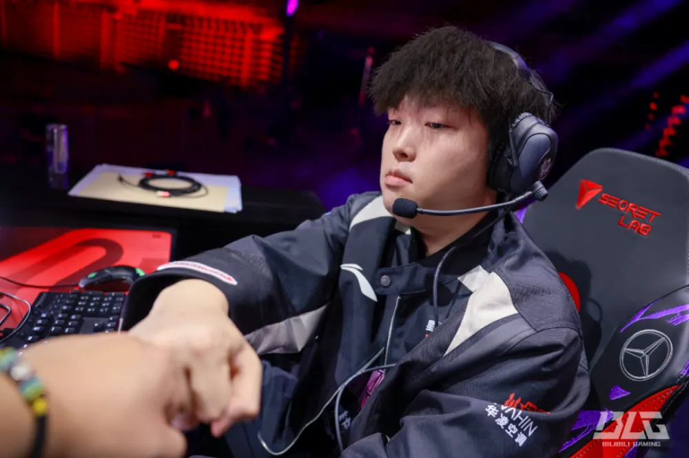 又是3:0！BLG零封G2晋级MSI正赛，左手放话复仇Faker！_又是3:0！BLG零封G2晋级MSI正赛，左手放话复仇Faker！_