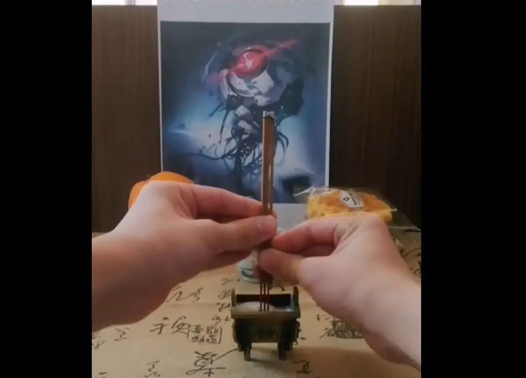 00后考试前拜博识尊，不料智识星神被毁灭刺杀，网友：还拜吗？__00后考试前拜博识尊，不料智识星神被毁灭刺杀，网友：还拜吗？
